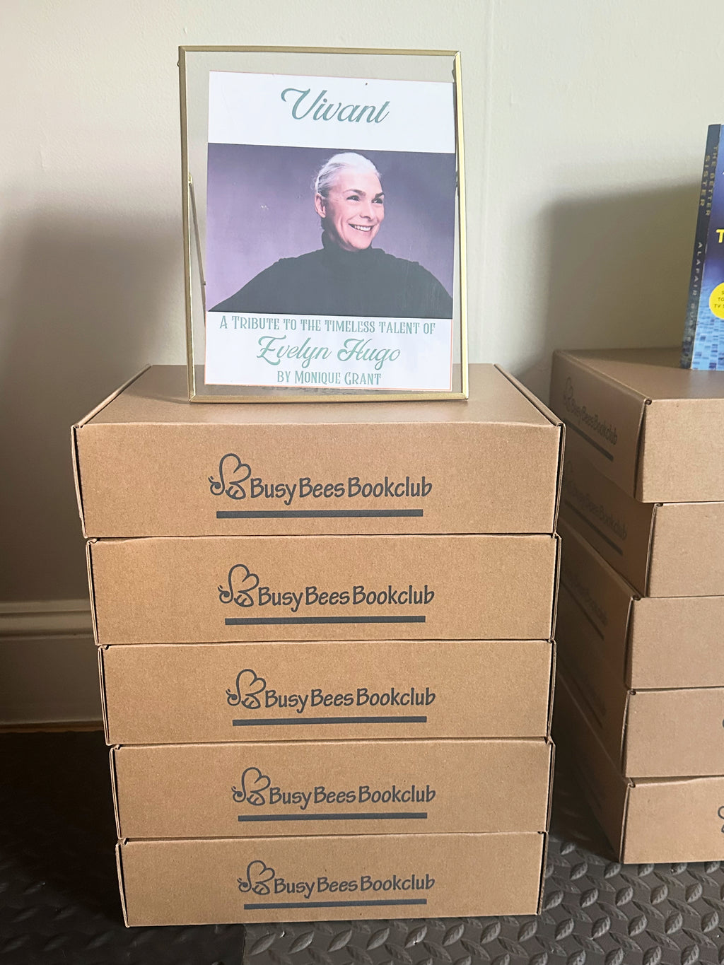 The Seven Husbands of Evelyn Hugo by Taylor Jenkins Reid- Book Club Hosting Kit